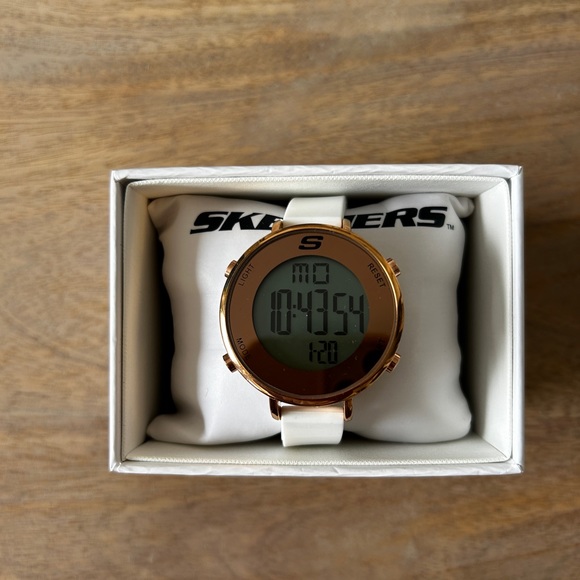Sketchers Digital Watch never worn - Picture 2 of 4